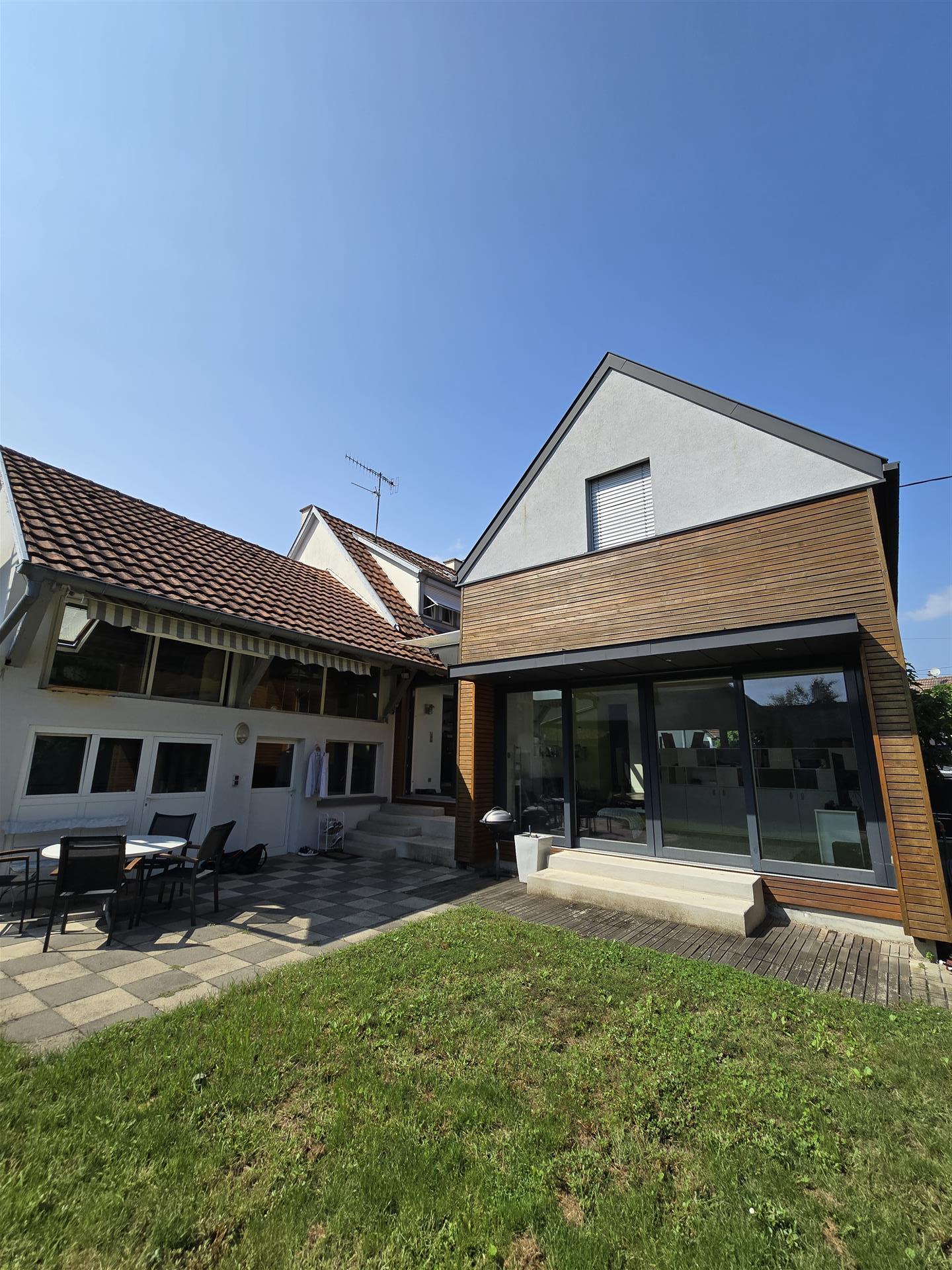 Very beautiful and spacious 7-room house a few minutes from Colmar