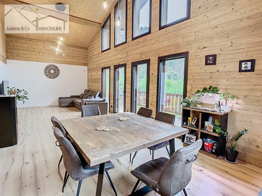 Recent chalet a stone's throw from the Prarion estate