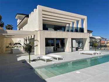 Luxury villa with private pool in Ciudad Quesada !!!