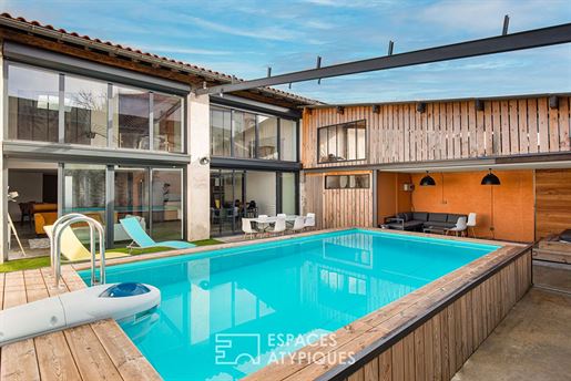 Loft type house with swimming pool and jacuzzi in the heart of town