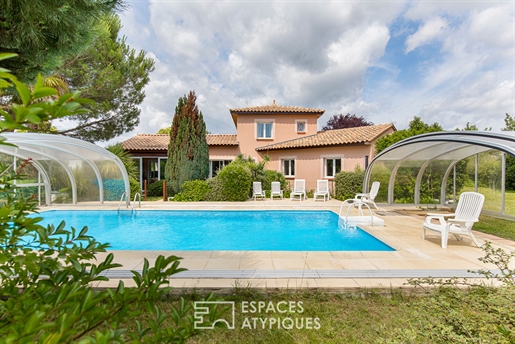 Beautiful villa with swimming pool in a privileged environment