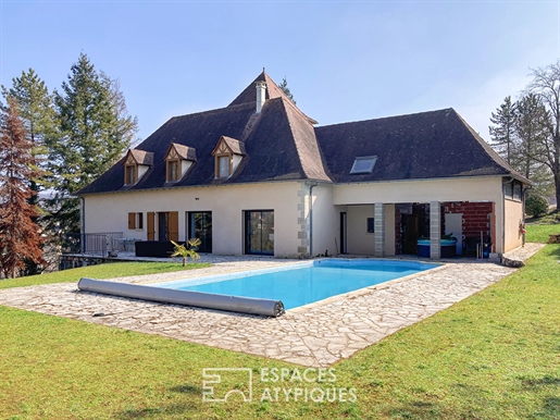 Family villa with swimming pool in a dominant position