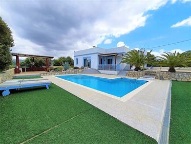Een huis met zeezicht met zwembad en veel privacy in de buurt van Heraklion, Kreta!