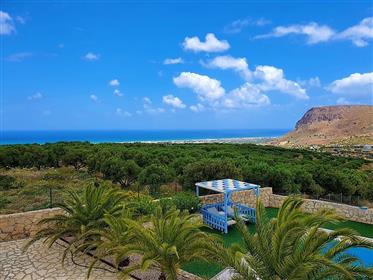Une maison avec vue sur la mer avec piscine et beaucoup d’intimité près d’Héraklion, en Crète!