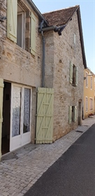 9 km från Caylus, och i hjärtat av byn St Projet känd för Château de la Reine Margot, maiso