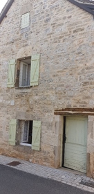 9km from Caylus, and in the heart of the village of St Projet famous by the Castle of Queen Margot,