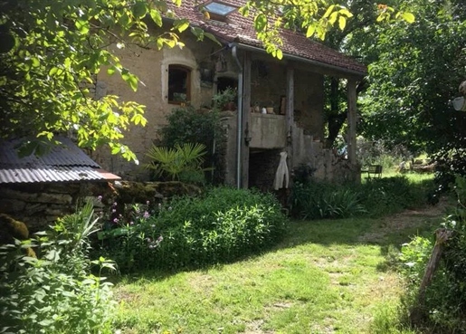 Quercy complex of three residential buildings on 4ha5 of meadow and woods