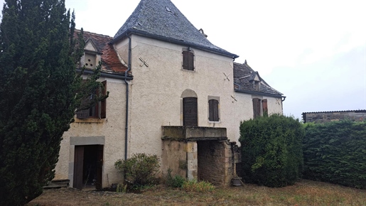 Typical Quercy stone house on 2000m2 of land