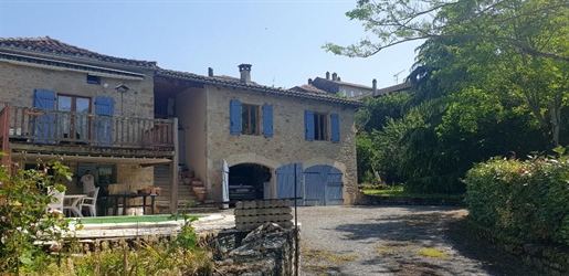 Old village detached house with swimming pool on 816m2 of land