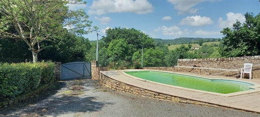 Old village detached house with swimming pool on 816m2 of land
