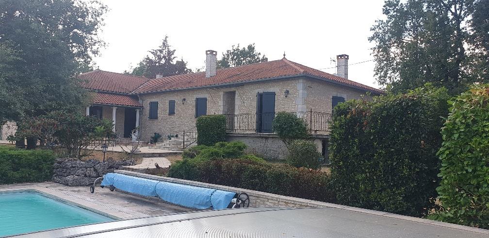 Luxury property on 17h of meadow and woods