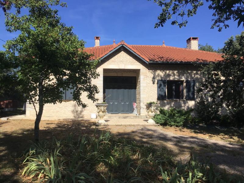 Luxury property on 17h of meadow and woods