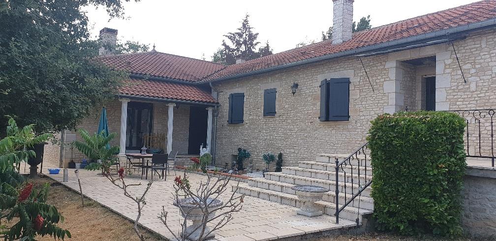 Luxury property on 17h of meadow and woods