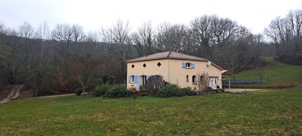 Traditional country house F4 on 3154m2 of land