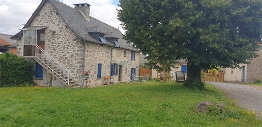 Oude gerenoveerde Quercynoise boerderij met bijgebouwen op 2ha weide