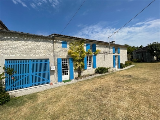 17132 Meschers sur Gironde, Charentaise huis van 184 m2 met zwembad en garage.