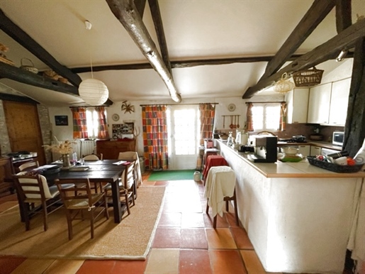17132 Meschers sur Gironde, Charentaise house of 184 m2 with swimming pool and garage.