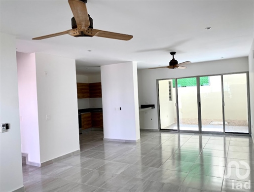 Casa en venta de 3 recámaras en Av Huayacan Cancún Quintana roo