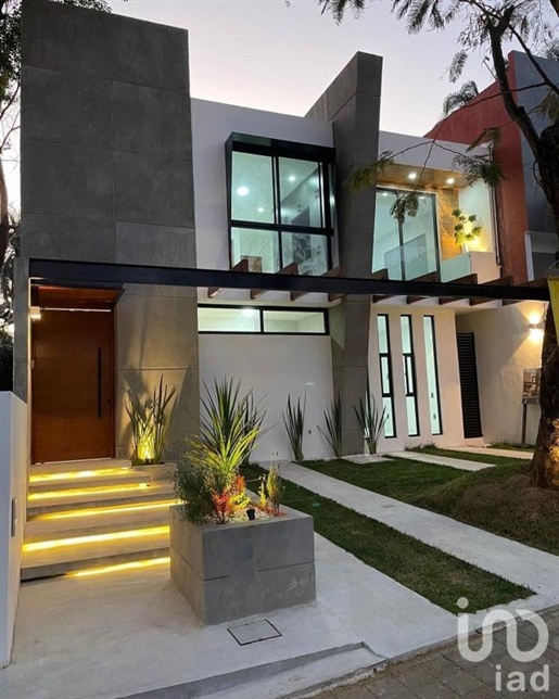 Maison Neuve À Vendre Cuernavaca Morelos Avec Sécurité, Jardin, Piscine Et Terrasse