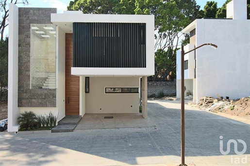 Brand new house in Lomas de Atzingo with security, 3 rec and studio in pb, garden and terrace