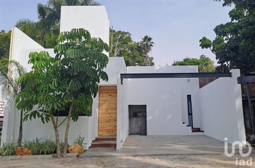 House For Sale Single Storey Golden Zone In Private With Surveillance !!!