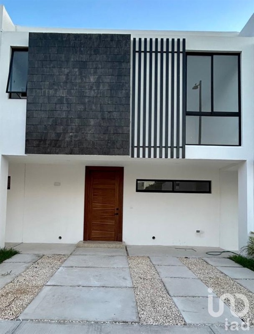 House For Sale In Residencial Av Huayacan, Cancun