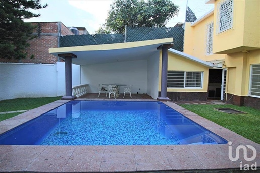 Casa En Venta Acapatzingo, Cuernavaca, Morelos Con Alberca
