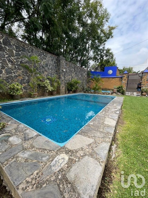 House For Sale In Zona Norte, In Private With Porton, Cuernavaca, Morelos