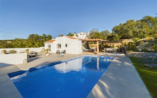 Santa Barbara / Loule villa rénovée de 2 chambres avec piscine et vue
