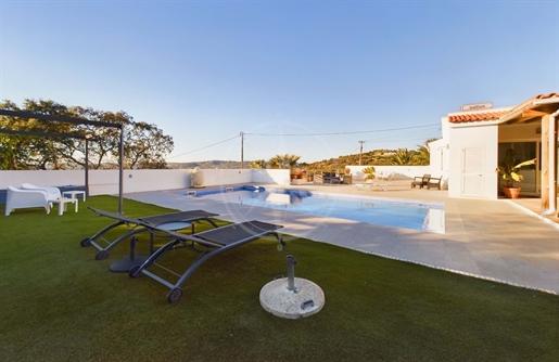 Santa Bárbara / Loulé moradia renovada com 2 quartos, piscina e vistas