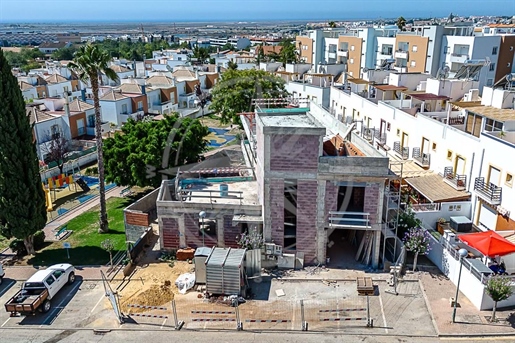 Villa neuve de 5 chambres à Tavira avec piscine, sous-sol, garage, vue sur la mer