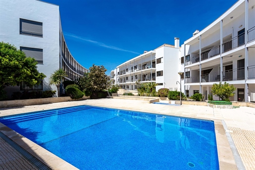Tavira centre top floor apartment with swimming pool & private garage