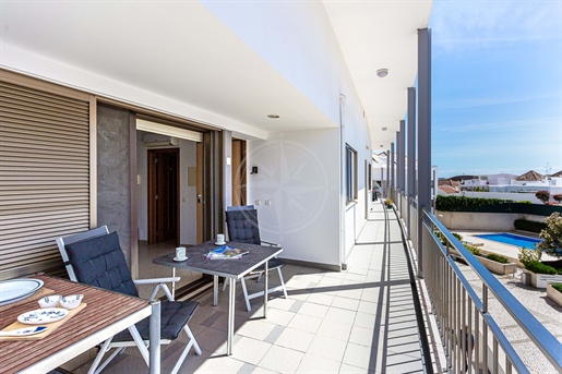 Tavira centre top floor apartment with swimming pool & private garage