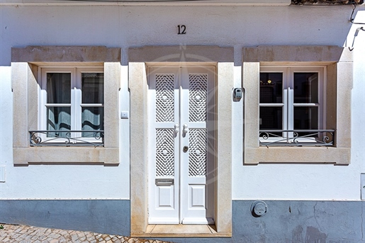 Tavira centre 3 bedroom traditional townhouse with sun terrace