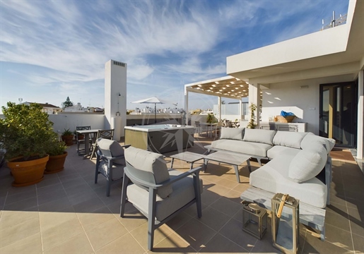 Tavira centre 3 bedroom penthouse with huge private roof terrace