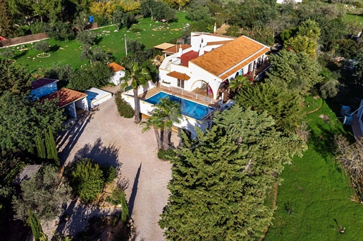 Tavira 3 bedroom single storey family villa with swimming pool