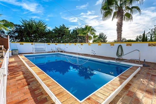 Tavira 3 bedroom single storey family villa with swimming pool