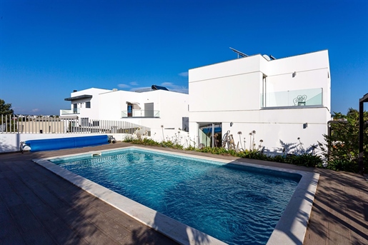 Exquisite 4 bedroom Tavira detached villa with swimming pool