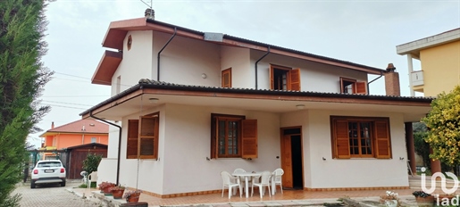 Vendita Casa indipendente / Villa 350 m² - 6 camere - Collecorvino