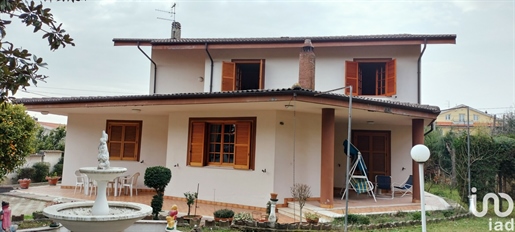 Vendita Casa indipendente / Villa 350 m² - 6 camere - Collecorvino
