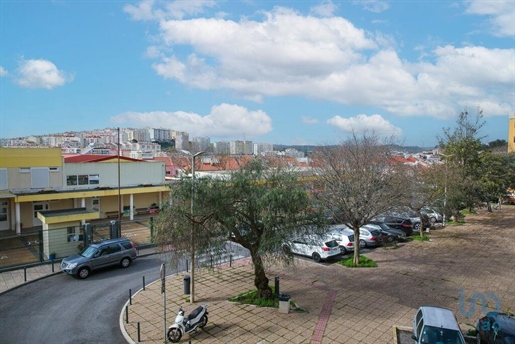 Apartment with 3 Rooms in Queluz e Belas with 94,00 m²