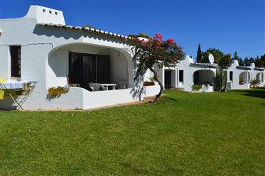 Villa mit 1 Schlafzimmer und Pool in einer privaten Wohnanlage in Albufeira, Algarve, Portugal