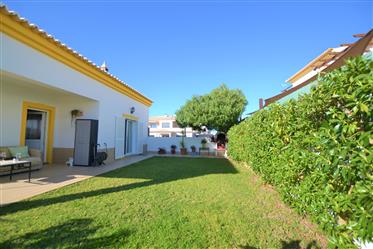 4 bedroom villa with garden, terrace and garage between Algoz and Ferreiras, Algarve, Portugal
