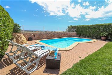 2 + 2 bedroom villa with pool and sea view in Pêra