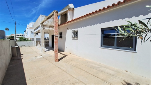 Single storey 3 bedroom villa, detached in the center of Guia