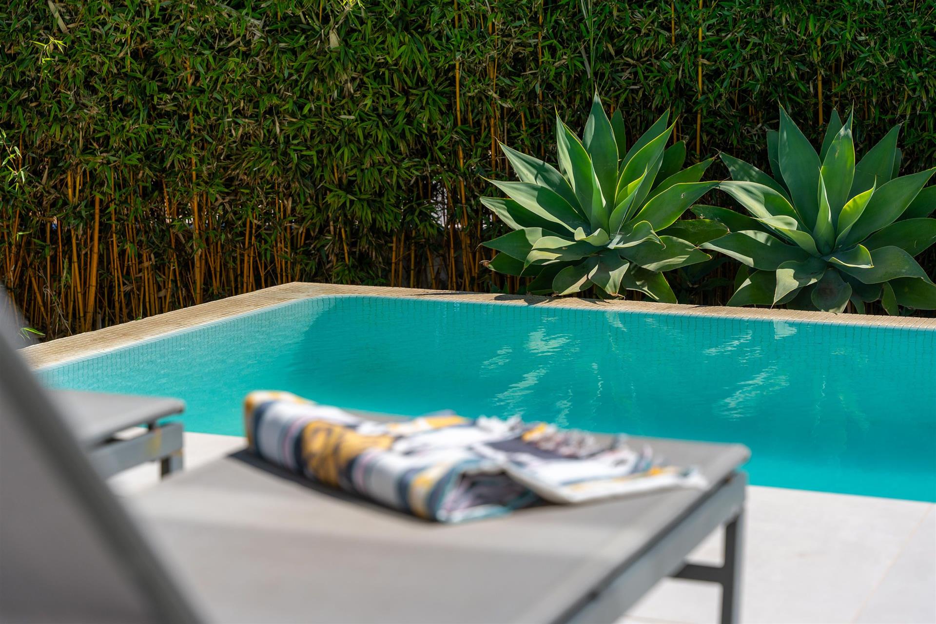 Villa with swimming pool, facing the Ria Formosa Natural Park. Seven minutes from Faro  island.