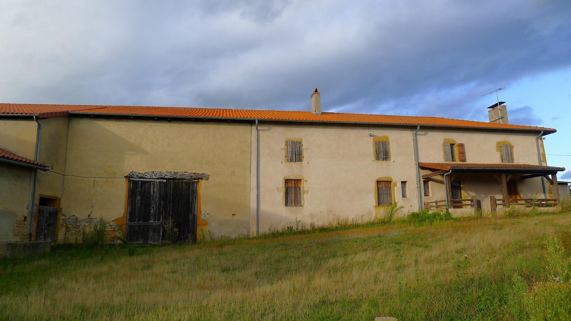 Very good potential for this farmhouse to renovate with breathtaking views