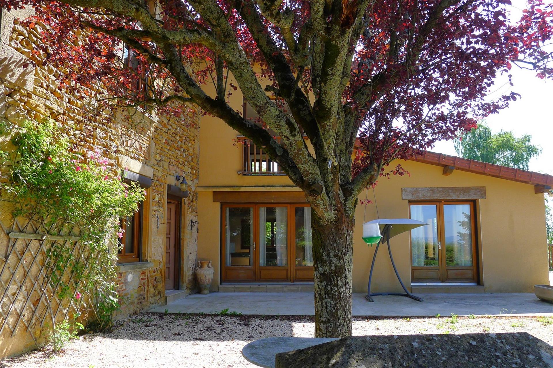 Beautiful country house full of charm