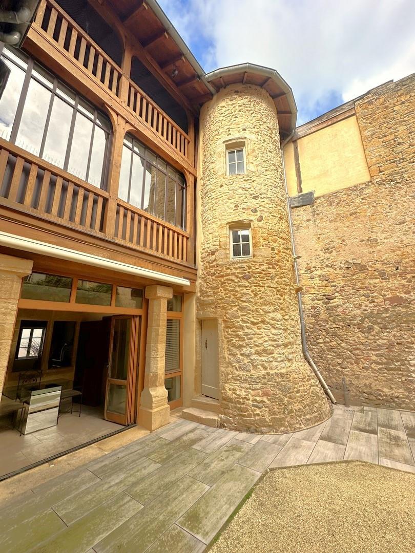 In the heart of a medieval city, a remarkable residence of the fourteenth century