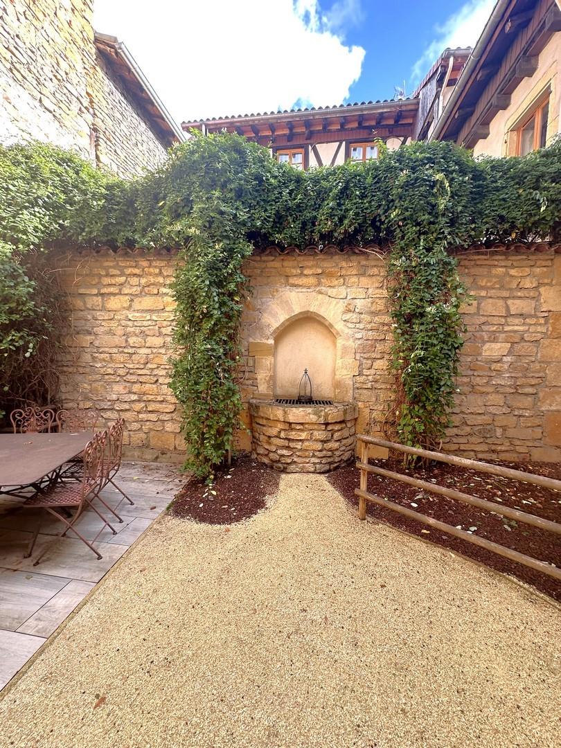 In the heart of a medieval city, a remarkable residence of the fourteenth century